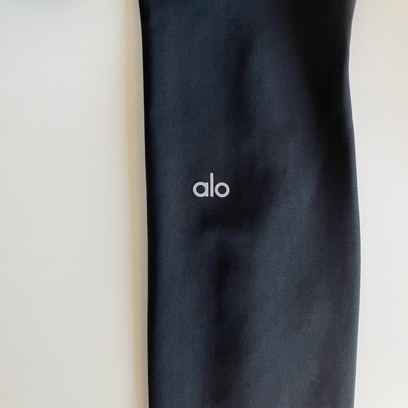 NWOT ALO Yoga Ripped Warrior Legging - Picture 14 of 16